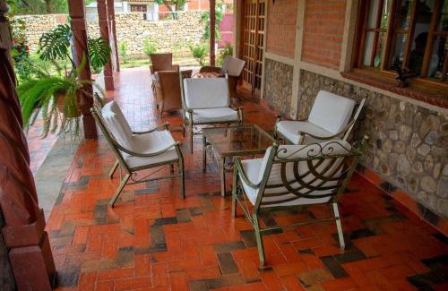 Tarija House | La Pradera, Casa de Campo Privada para 2-14 Personas