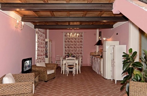 Montecarlo Villa | La Principessa Tuscan farmhouse with pool on wine road of Montecarlo-Lucca