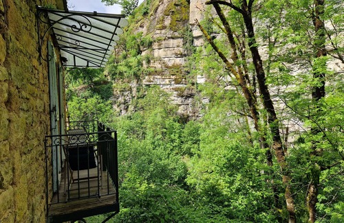 Bozouls House | La Providence, 13th century mill, heated pool, comfortable, view