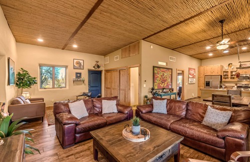 Tucson House | La Puerta Azul - Stunning Desert Retreat Pool Spa