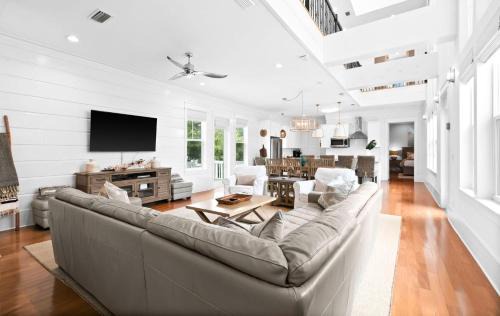 Seacrest House | La Pura Vida