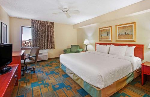 Albuquerque Hotel | La Quinta by Wyndham Albuquerque Journal Ctr NW