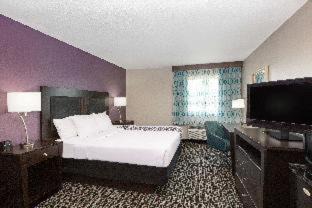 Blue Springs Hotel | La Quinta by Wyndham Blue Springs