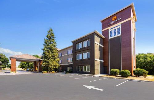 Greenacres Hotel | La Quinta by Wyndham Bakersfield North