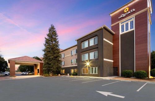 Greenacres Hotel | La Quinta by Wyndham Bakersfield North