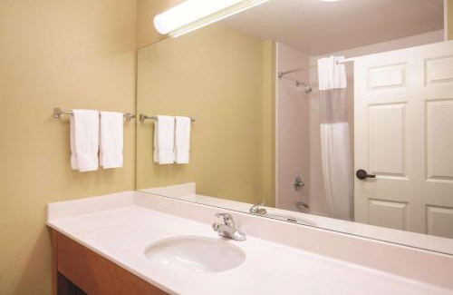 Bentonville Hotel | La Quinta by Wyndham Bentonville