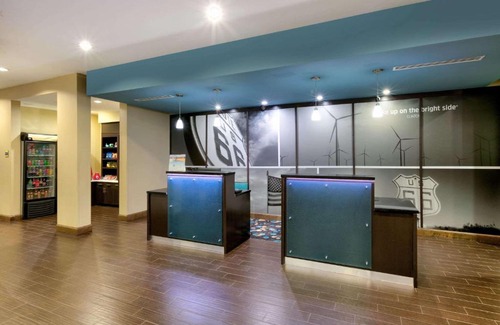 Clinton Hotel | La Quinta by Wyndham Clinton Historic Route 66
