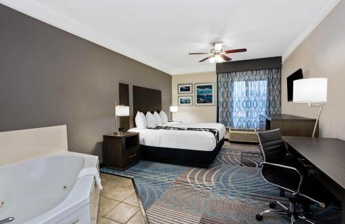 Conroe Hotel | La Quinta by Wyndham Conroe