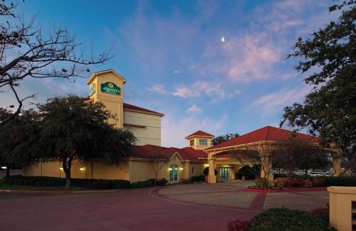 South Arlington Hotel | La Quinta by Wyndham Dallas Arlington South