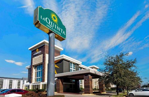 Northwest Dallas Hotel | La Quinta by Wyndham Dallas I-35 Walnut Hill Ln