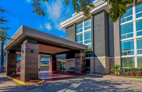 Northwest Dallas Hotel | La Quinta by Wyndham Dallas I-35 Walnut Hill Ln