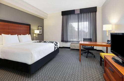 North Dallas Hotel | La Quinta by Wyndham Dallas North Central