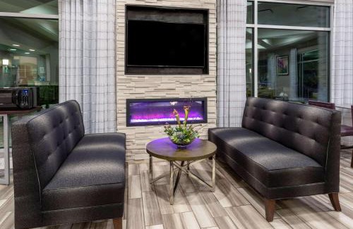 Louisville Hotel | La Quinta by Wyndham Denver Boulder - Louisville
