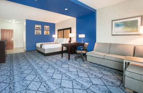Denton Hotel | La Quinta by Wyndham Denton - University Drive