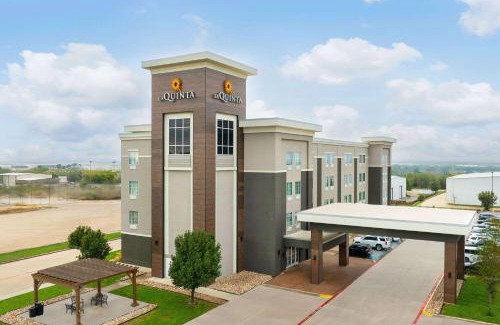 Denton Hotel | La Quinta by Wyndham Denton - University Drive