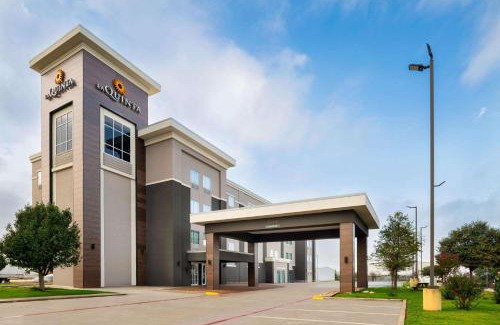 Denton Hotel | La Quinta by Wyndham Denton - University Drive