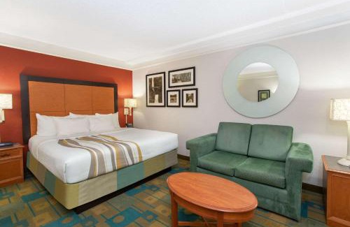 Lakewood Hotel | La Quinta by Wyndham Denver Southwest Lakewood