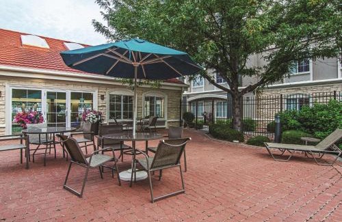 Dupont Hotel | La Quinta by Wyndham Denver Airport DIA