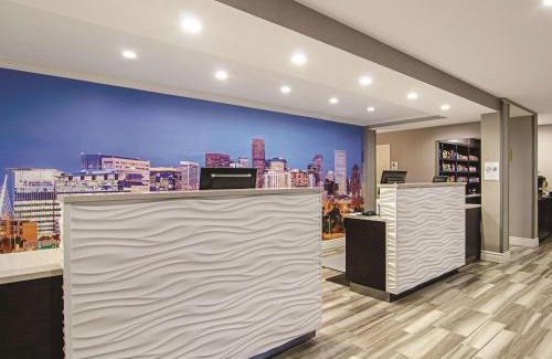 Dupont Hotel | La Quinta by Wyndham Denver Airport DIA