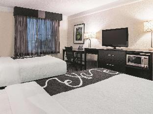 Utica Hotel | La Quinta by Wyndham Detroit Utica