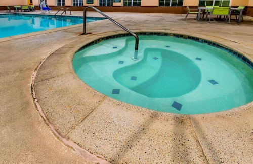 Bedford Hotel | La Quinta by Wyndham DFW Airport West - Bedford