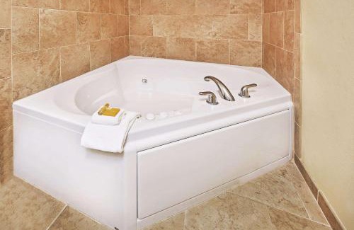Dickinson Hotel | La Quinta by Wyndham Dickinson