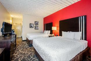 Blue Creek Hotel | La Quinta by Wyndham Elkview - Charleston NE