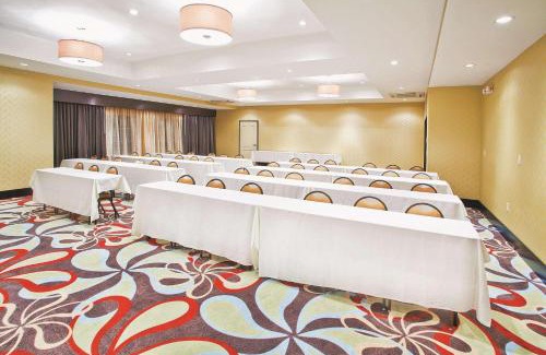 Flemington Hotel | La Quinta by Wyndham Hinesville - Fort Stewart