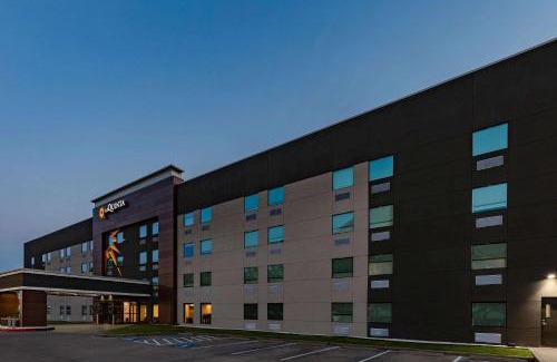 Sharpstown Hotel | La Quinta by Wyndham Houston Southwest
