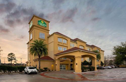 Humble Hotel | La Quinta by Wyndham Houston IAH Bush Intl Airport E