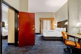 Mount Laurel Hotel | La Quinta by Wyndham Mt. Laurel - Philadelphia