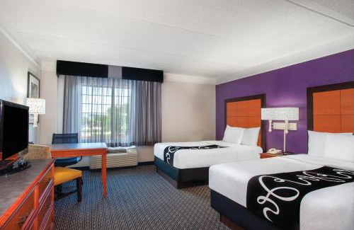 Myrtle Beach Hotel | La Quinta by Wyndham Myrtle Beach Broadway Area