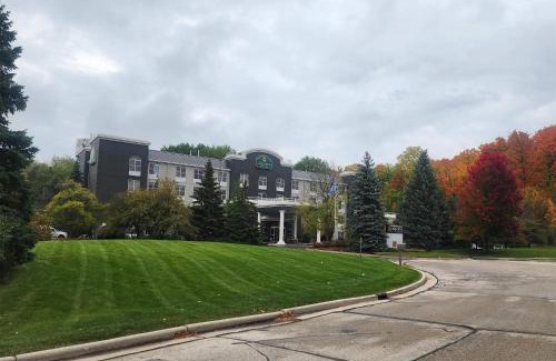 New Berlin Hotel | La Quinta by Wyndham Milwaukee SW New Berlin
