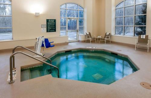 New Berlin Hotel | La Quinta by Wyndham Milwaukee SW New Berlin