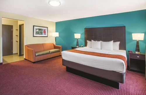 O'Fallon Hotel | La Quinta by Wyndham O'Fallon, IL - St. Louis