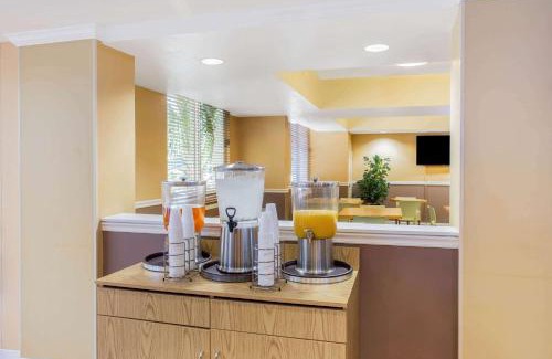 North Trail Hotel | La Quinta by Wyndham Sarasota Downtown