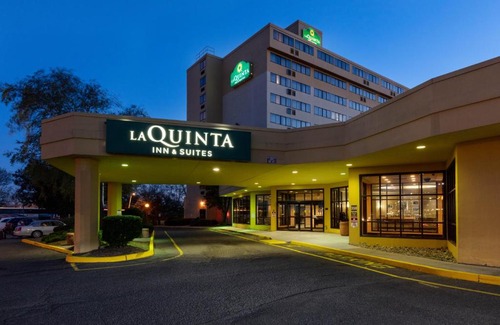 Secaucus Hotel | La Quinta by Wyndham Secaucus Meadowlands