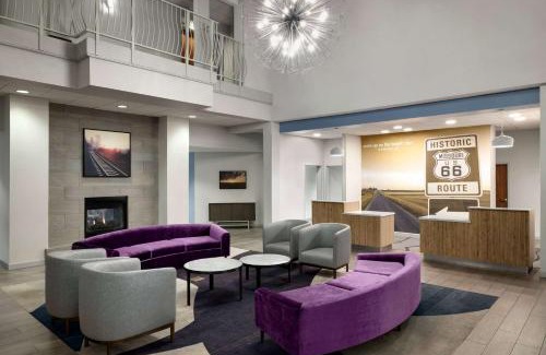 Springfield Hotel | La Quinta by Wyndham Springfield Airport Plaza