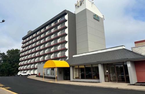 Stamford Hotel | La Quinta by Wyndham Stamford/New York City