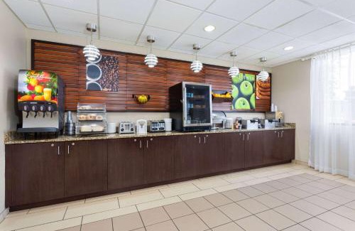 Bonita Shores Hotel | La Quinta by Wyndham Bonita Springs Naples North