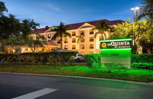Bonita Shores Hotel | La Quinta by Wyndham Bonita Springs Naples North