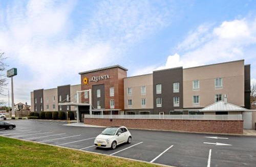 New Cumberland Hotel | La Quinta by Wyndham New Cumberland - Harrisburg
