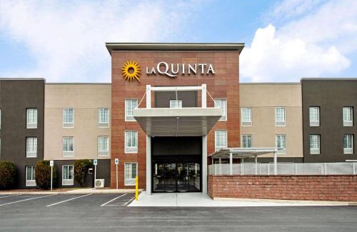New Cumberland Hotel | La Quinta by Wyndham New Cumberland - Harrisburg