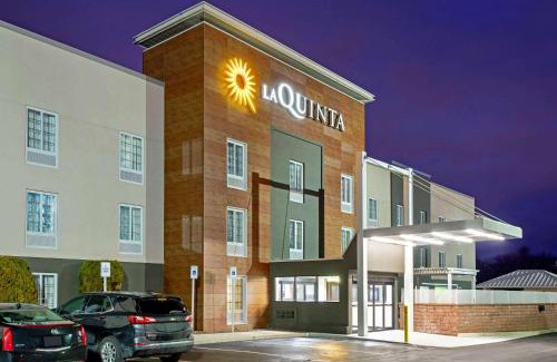 New Cumberland Hotel | La Quinta by Wyndham New Cumberland - Harrisburg