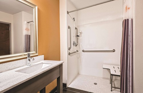 San Antonio Hotel | La Quinta by Wyndham San Antonio by Frost Bank Center