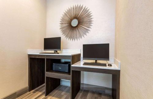 Bloomington Hotel | La Quinta Inn and Suites by Wyndham Bloomington