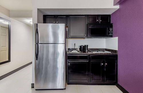 West Long Branch Hotel | La Quinta Inn by Wyndham West Long Branch/NJ Shore Area