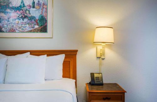 Norfolk - Virginia Beach Hotel | La Quinta Inn by Wyndham Norfolk Virginia Beach