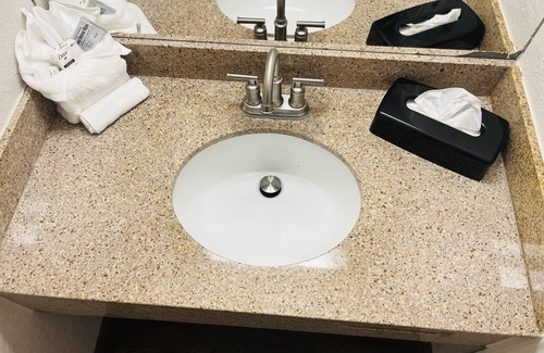 West Palm Beach Hotel | La Quinta Inn by Wyndham West Palm Beach - Florida Turnpike