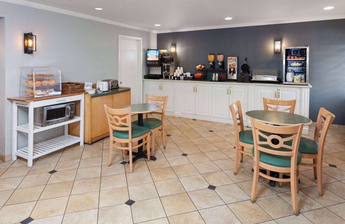 Independence Hotel | La Quinta Inn by Wyndham Cleveland Independence